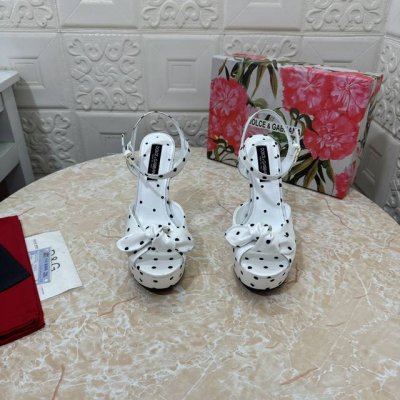 Dg.顶级版本.高品质 2024新款 专柜同步 1:1开模 蝴蝶装饰高跟防水台凉鞋 鞋面：真丝 内里：羊皮 跟高 13.5Cm 水台 3Cm 大底：A级原版黑色