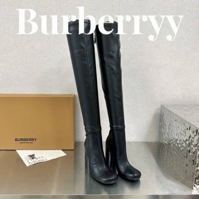 高端版本出厂价 Burberryy 博柏利 博柏利 最新独家推出圆头徽标粗跟弹力长靴 Burberry博柏利英国奢侈品牌，原版1:1复制，贴身弹力及膝靴，设计圆