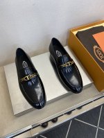 tod＊ 走秀德比鞋真皮底款 码39一44 5一10 ： 休闲走秀皮鞋！纯正高品质可1：1比较！面料：原版小牛皮绒面！内里：进口特订原版水染小牛皮！更舒适透气！