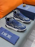 商品名称：Dior 迪奥 正规码数: 38-44 休闲鞋 商品材料：精选 牛皮鞋面，柔软羊皮内里；原厂大底。