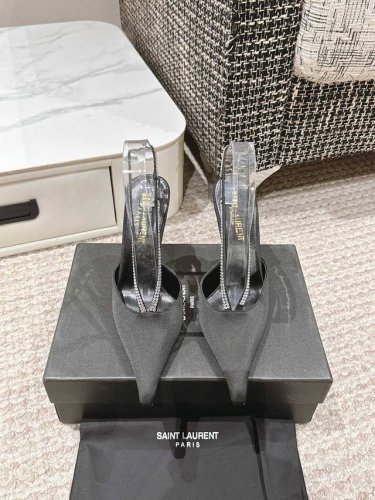 SAINT LAURENT YSL 25年蛇年新款水钻尖头跟高跟鞋 小姐姐的美丽尤物高跟鞋 优雅迷人性感 女人味十足！鞋面：真丝+进口A级水钻内里 垫脚：羊皮大