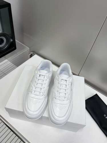 冲量价: Celine赛琳23Ssnewarrival~ Cto7123春夏新款低帮熊猫配色情侣运动小白鞋~ 继celine熊猫鞋q成为很多男女生的最爱之后，2
