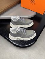 hermes 爱马仕 -高端品质 原单高帮休闲运动鞋 -鞋面：纳帕小牛皮、反绒小牛皮、鞋身车缝品牌'H'图腾 -内里：水染牛皮 -大底：超轻气囊tpu发泡 橡胶