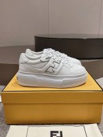 出胶片面款 全皮款 。最新厚底版面 Fendi芬迪2024新款厚底板鞋休闲运动鞋 Fd 厚底match 升级新款 全皮面拼接 新鲜血液注入加ff复古的设计 超好