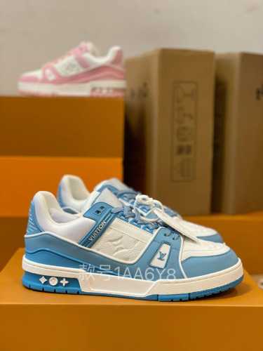 顶级版本 情侣款上线路易威登LVTRAINER 运动鞋Virgil Abloh 马卡龙系列款号1AA6Y8从复古篮球鞋汲取灵感，打造备受青睐的LVTrainer