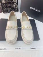 2024年新款chanel小香徽章乐福鞋 双c爱心山茶花字母徽章元素显得十分精致，真的是被每一个细节击中了 鞋面:小牛皮 内里:小羊皮 鞋底:真皮鞋底 码段：3