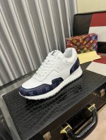 出厂价： Lv 路易威登。最新潮鞋休闲鞋实体店爆款。新品春夏季舒适进口定制原版牛皮，独特提花面料元素设计。搭配羊皮内里，Lv原版底，高端包装高品质细节决定品质、