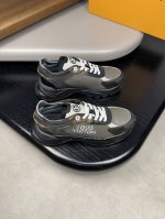 louis Vuitton 路易威登 -高端品质 原单休闲运动鞋 -鞋面：摔纹小牛皮.彩印高周波品牌logo图腾、品牌塑胶模块、后跟空压品牌图腾 -内里：品牌帆