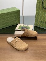 新品厚底gucci马衔扣g G男女同款情侣穆勒鞋 包头拖鞋 官网同步，原版一比一复制，最高版本所有材质细节均与yb一致 常年做货。 面料：进口g G压花牛绒 内