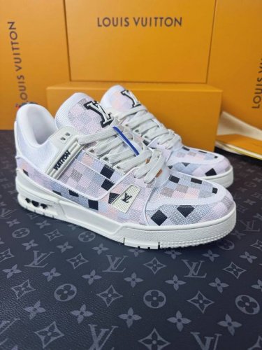 Loui* Vuitto* 顶级版本 情侣款本款 LV Trainer 运动鞋再现设计师 Virgil Abloh 自篮球鞋中挖掘的时尚潜力。粒面牛皮革构筑繁复