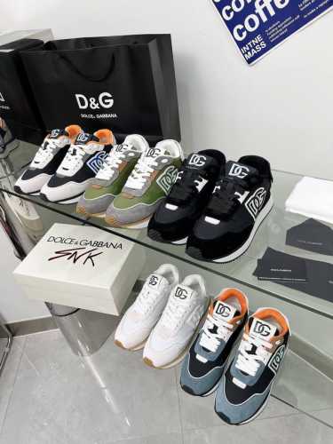 工厂价 2024高端版本高质量原单品质 D0Lce & Gabbana 今年的主打款式 没有之一 超火超帅气的休闲鞋此款传承了d家一贯有点浮夸而不失时尚的风格