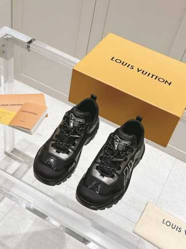 顶级版本：男款 LV路易威登 L家驴牌Runner Tatic系列 厚底 休闲 运动鞋 跑鞋原版购入开发 做货 本款 LV Runner Tatic 运动鞋融合