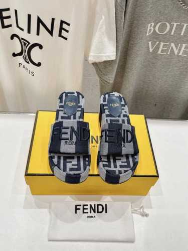 高版本出厂 Fendi*芬迪全新力作来袭！经典爆款的坡跟懒人拖，拥有顶级品质，乃是跑量爆款！请认准咱家的品质与做工哟！ 鞋面：进口原版编织材质 内里：采用山羊皮