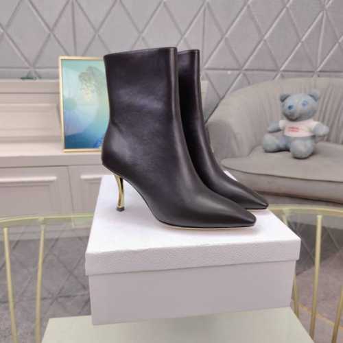 Dior新款全皮方头高跟裸靴 全皮手工定制，鞋面无任何修饰品，跟高8Cm，侧面拉链设计方便穿脱。女人味十足，妥妥的瘦腿神器。内里羊皮+原版制定真皮大底。 Siz