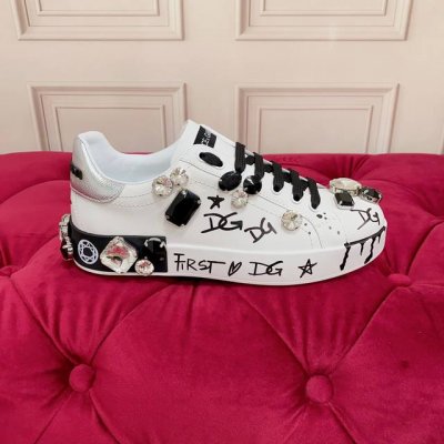工厂价： 高端版本 高质量 品牌大底dolce & Gabbana 新款 顶级版本 高端质量 独家精工定制上市 黑白宝石工艺点缀绝美奢华闪耀 精湛的做工 众多人