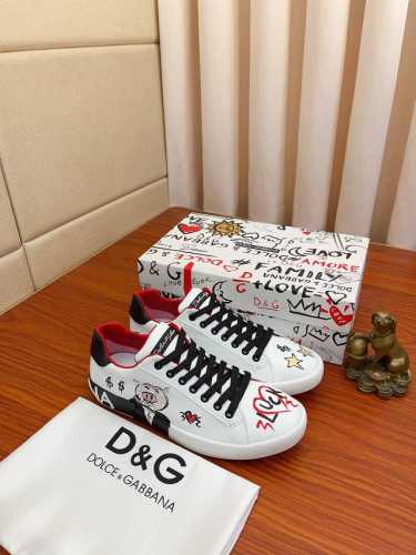 实价： DOLCE&GABBANA DG爆款官网原版1:1开模，原单品质做工精细，高端奢华原版牛皮+拼色图网布鞋面，羊皮内里、原版橡胶耐磨防滑大底，穿着舒适、百