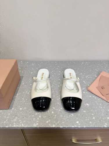 Miu Miu 缪缪 25ss春夏 小粗跟 玛丽珍 半拖 上脚果然更惊艳~个性设计非常百搭，而且高度也太适合我了，穿着不累脚 绝对入手不亏的一双！面料：原版进口