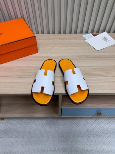 橡胶底 Hermes 爱马仕lzmir系列！复古 二舅拖鞋 H拖 凉鞋原版购入开发 做货 小牛皮和麂皮山羊皮凉鞋，经典“H”型鞋面 此鞋款是您衣橱中的点睛单品，