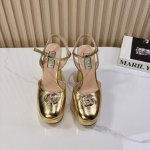 Gucci 25S春夏新品双G钻扣恨天高防水台高跟鞋G家在体现高级感这块 总让人大写的服气看起来蛮简单的款式 但上脚就莫名很高阶 非常性感让你轻松搭配尽显各种风