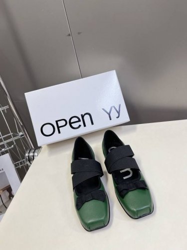 韩国小众设计师品牌OPEN YY春夏走秀款芭蕾舞鞋 第一眼看到这个鞋子就爱上了，带点复古味随意搭配都好看！各大网红博主都在穿它，整个鞋子非常柔软，好穿不磨脚鞋面