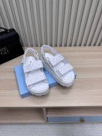 Prada 普拉达 25ss p家 25春夏厚底水台托鞋 双皮带扣复古风格 进口羊皮面料 羊皮内里 发泡大底 超轻 Zp五金扣Logo点缀 完美演绎高级简约风格