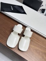 高品质出厂 Jilsander 2024早春独家版本发售小猫跟方头包头拖鞋鞋 原版牛油皮材质 牛皮内里。小猫跟设计的谁能不爱？延续了吉尔桑达一贯的简约时尚风 大