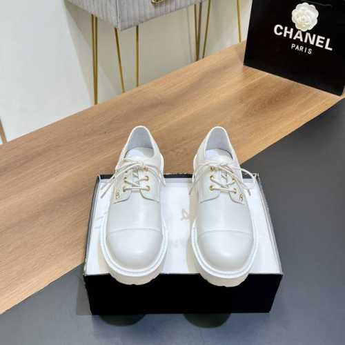 顶级版本 Chanel 香奈儿新款深口单鞋一脚蹬乐福鞋 系带小皮鞋 专柜同步！！本系列现已登陆发售！！绝妙的设计令人陶醉。整双鞋以柔软小牛皮打造，轻便厚底设计营