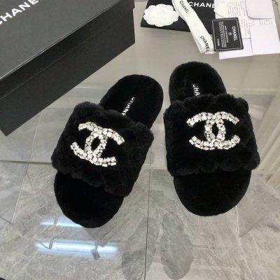电绣版 - Chanel香奈儿毛毛拖chanel 早秋水钻毛拖系列。独家开模大底 C#Logo 休闲搭百搭又时髦，定制加厚羊毛 纯手缝工线, 更牢固. 节细决定