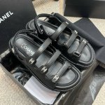 代购级 官网同步 凉鞋 CHANEL 25ss 春夏沙滩拖鞋 凉鞋 系列 香奈儿 国内国外专柜断货王，找遍国内专柜心心念念终于到手第一眼开箱看到实物让我太惊讶了