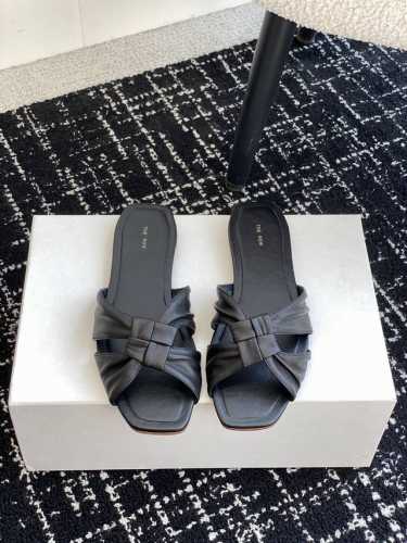 代购级 The Row 24Ss 新款小众法式 女真皮拖鞋凉鞋 这双简直就是年度梦中情鞋 年度必入高级感从里到外散发了 一定要入 面料：进口绵羊皮 内里：羊皮