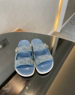 Gucci2024早春系列gg经典老花布沙滩凉鞋由饰经典gg老花帆布织物面料配双g金属扣作为品牌的标志性象征制作而成打造令人惊艳的作品焕新演绎！ 面料：原版定制