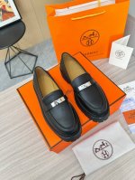 出厂 。 秋季顶级产品hermes爱马仕新款真正的手工鞋，纯手工打造，必须收藏的单品！度假搭配神器！我们对精品的追求永远只要最好！不要将就！舒适及原创精神、不附