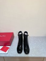Roger Vivier Fw24 New Arrival 24秋冬新品｜粗跟切尔西裸靴 简约精致、侧拉小方扣点缀，气质华丽！ 小牛漆皮材质，质感超软，脚感舒适