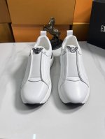 出厂价 Lv 高帮新款男士休闲鞋，全球限量款鞋面采用原版皮料logo鞋面顶级做工 ！内里垫脚:纯进口羊皮内里 系带板鞋舒适透气 奢华尊贵 ！男鞋码数：38-44