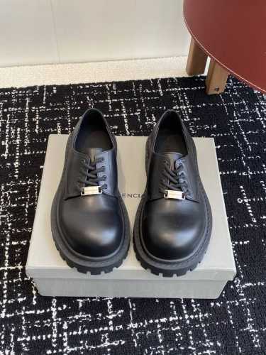 代购级无扣款380 双B扣290 巴黎世家Balenciaga春夏秀款大头皮鞋 巴家就一直在引领大鞋大靴的风潮 成为不少潮人Kol“人脚一双”的必备单品；类固醇