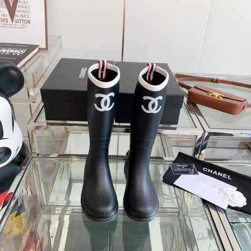 CHANEL雨靴新色 22FW 走秀最新发布仿佛真的走进了城堡开始期待着秋冬很好看，舒服又轻便 真的推荐码数:35-40