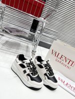 顶级版本 Valentino Out Stud 华伦天奴运动休闲鞋 最新款 粗鞋带 情侣面包鞋休闲鞋 Eisa Hosk 张艺兴 关晓彤等众多明星同款 Pink