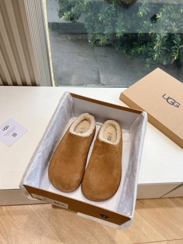 G021Ugg冬季新款女同款休闲舒适厚底圆头棉靴雪地靴棉鞋毛毛拖鞋 它的优点就是特别轻又好走路 跑步都没问题搭任何的裤子都可以 露不露可爱的毛边都好看搭配修身裤