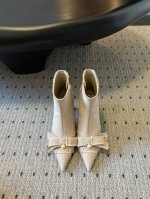 顶级版本 Dior 25 ss CD家蝴蝶结珍珠高跟短靴被韩素汐种草的新款dior超级好看 蝴蝶结左右不对称 好看的不得了 温柔的样子 cd倾情呈献 ADIOR