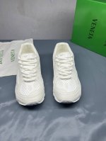 冲量价: 男+10 实拍图 Bv Orbit运动鞋 王一博 同款 情侣款老爹鞋 Runner运动鞋，采用轻质科技网布面料。 搭配几何图案设计橡胶外底 王炸系列