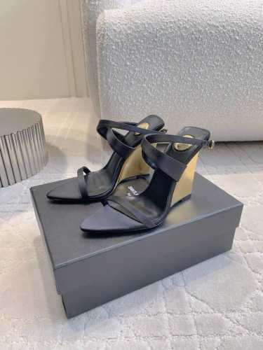 出厂价340 Saint Lauren* Ysl 杨树林新款尖头坡跟高跟凉鞋 小姐姐的美丽尤物高跟鞋 优雅迷人性感 女人味十足 鞋面进口真丝 内里垫脚羊皮 意大