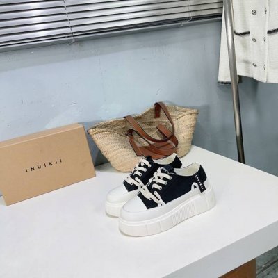 高品质出厂低帮 ！高帮 ！小众潮牌inuikii24Ss秋冬新款松糕厚底饼干鞋帆布鞋休闲鞋！主打好看 ，标志性解构化廓形，鞋身以简约立体线条，鞋面覆盖透气帆布面