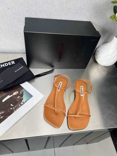 高品质出厂真皮大底 橡胶大底 平底小众潮牌网红款 Jil sander 2025吉尔 桑达早春凉鞋系列！春夏最新爆款时髦平底方头带子凉鞋这款真的绝了 时髦到飞起