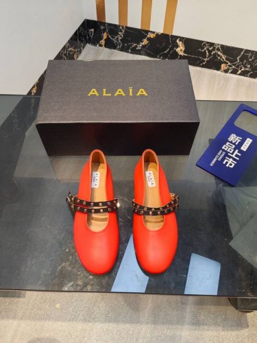 Alaia 阿莱娅2024最新芭蕾舞鞋，别致的心形设计 足上的性感之姿 Alaia太懂女人了 取悦自己才是生活的王道 Love系列上新 材质：进口羊皮 跟高：平
