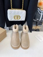 代购级 翻毛拉链 时髦精必备经典单品 Ugg灵感设计超赞，每一款都独一无二，时尚先锋， Ins超火 根本抢不到，每一款都值得种草，不可抗拒 面料：牛京 内里：皮