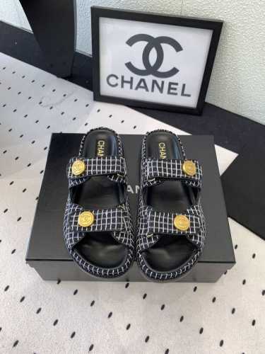 p380 Chanel新款早春沙滩鞋 顶级版本 简单的万能百搭神器 各大明星上脚神器 原版进口花尼布鞋面 进口羊皮内里垫脚 原版全层真皮大底 Size：35-4