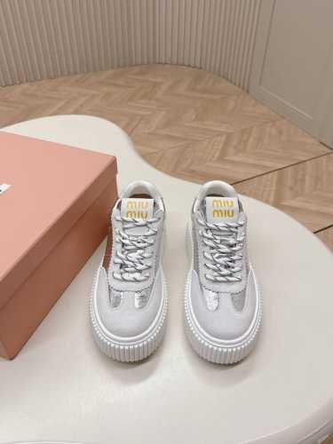 Miumiu丨缪缪 2025 新款 厚底 复古风 休闲 饼干 松糕 运动鞋 颜值担当火爆款脏脏鞋 不得不入的一款～做旧时尚，简约高级 随意搭配上脚非常舒适，年度