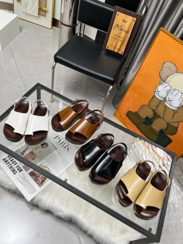 2025新款 爱玛仕木屐 鞋面：4色牛皮 内里：羊皮 跟高: 平底 大底：进口原木+橡胶 码数：Size.34–42 34.41.42订做不退不换 出厂价Pp真