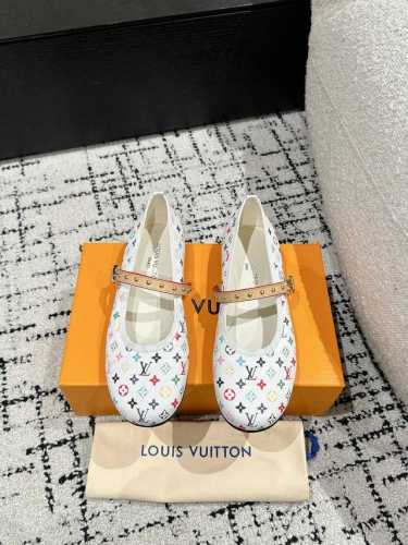 顶级版本 Louis Vuitton Lv路易威登 25 春夏 最新玛丽珍单鞋 简约精致，高级感满满，尽显优雅气质～ 上脚超好看，拉满了夏日美鞋绝绝子啊 鞋面：