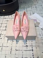 Jimmy Choo 周仰杰新季最花朵小猫跟鞋今年限定款，当红巨星金晨同款高跟单鞋 凉鞋，时髦百搭nice单品 这款羊皮大蝴蝶结采用纯手工重工打造，将j家的典藏